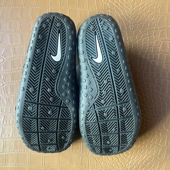 Nike Sunray Protect Black Sandals With White Stitching Size 10C Toddler - Picture 6 of 7